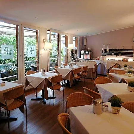 Roberta Hotel