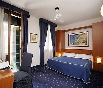 Roberta 3*